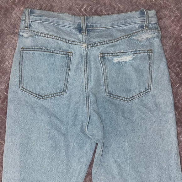 Light wash, distressed jeans, size 25 - Picture 5 of 8